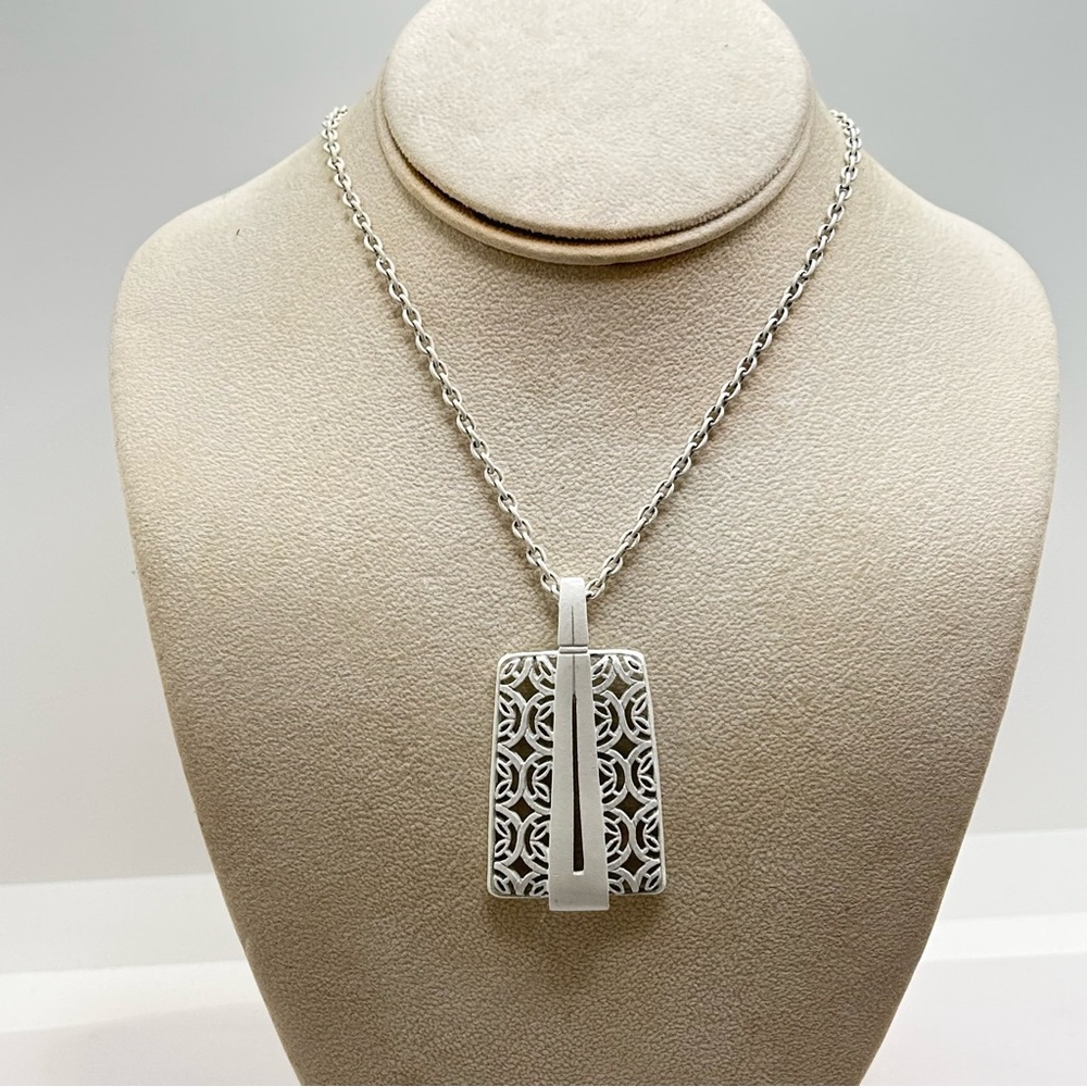 Vintage Enamel White 70’s Filigree Pendant Necklace - Picture 2 of 6